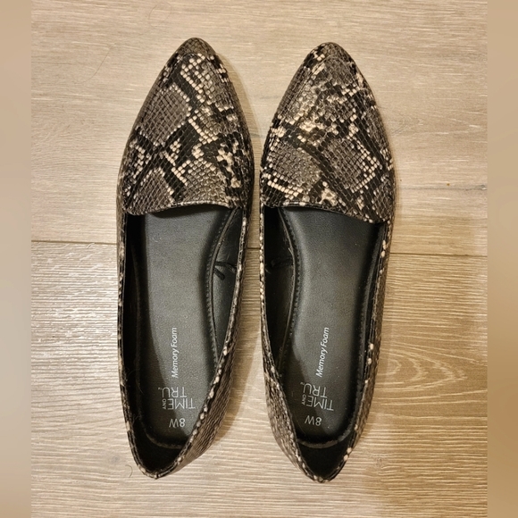 Time & Tru | Black/Gray | Faux Snake Skin | Memory Foam Flats | Size 8W - Picture 4 of 8